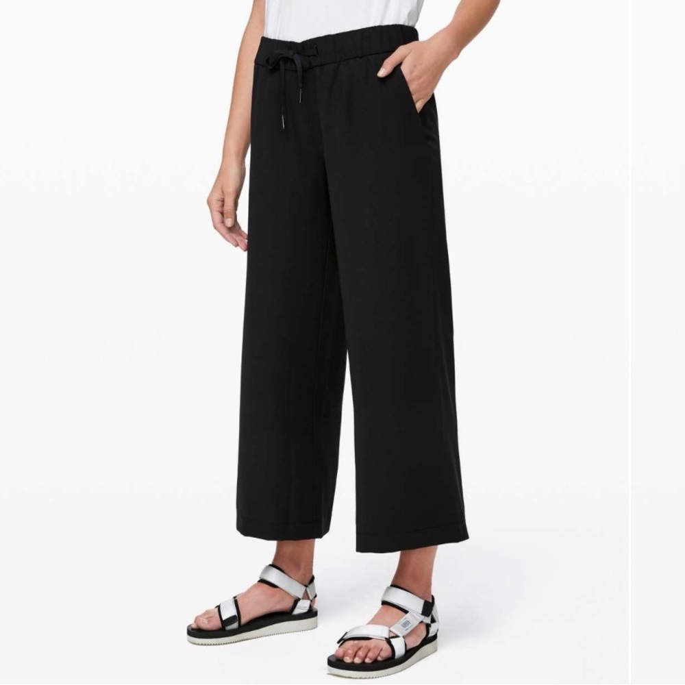 Lululemon On the Fly Wide Leg 7/8 Pants, black, size 0